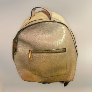 Light pink traveling backpack